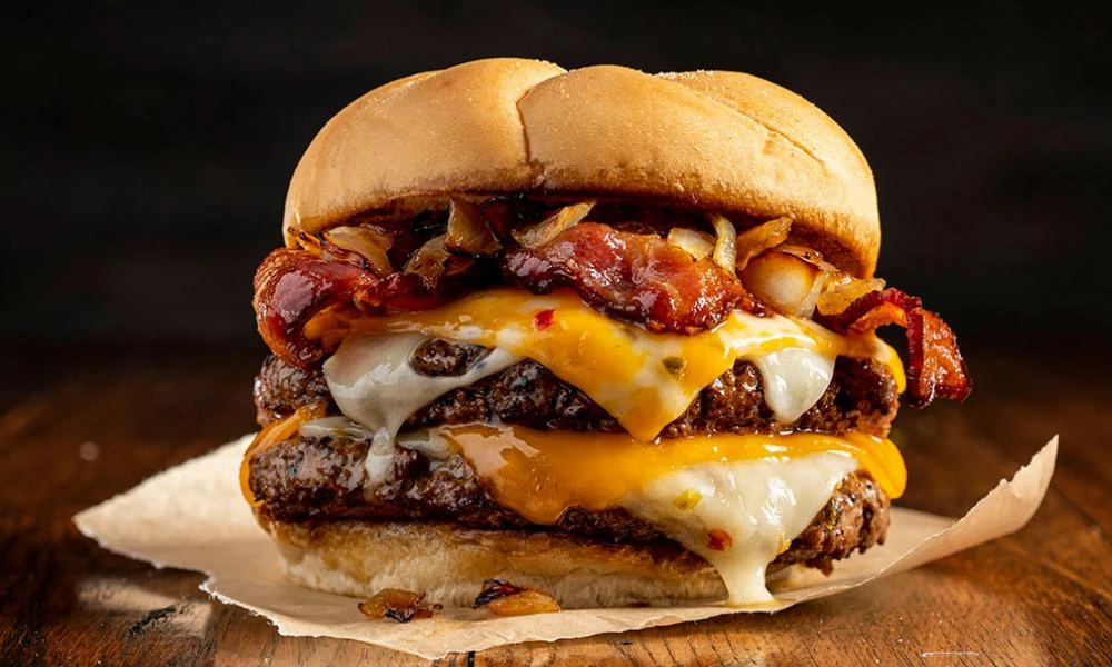 Το φθηνότερο cheeseburger του κόσμου: Πόσο κοστίζει;